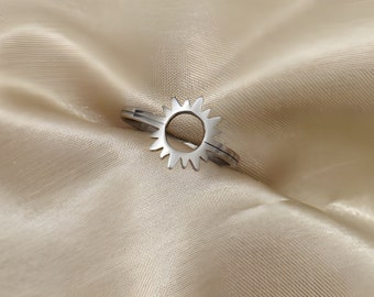 10K Gold Sun Ring, Symbol Of Bright Sunrise Ring, Rising Sun Ring, Gold Sun Celestial Ring, Spike Trendy Celestial Ring, Stackable Gift Ring