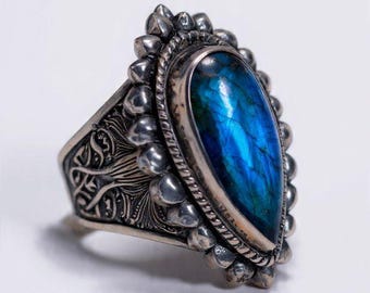 Big labradorite Silver Ring,Gemstone Drop Labradorite Ring,Labradorite Jewelry Gift, Silver Ladies Vintage Style Ring, Gemstone Boho Design.