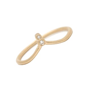 Diamond Solitaire Chevron Ring, 10K Solid Gold Solitaire Curved Ring, Minimalist Everyday Chevron Ring, Minimalist Modern V Solitaire Ring.