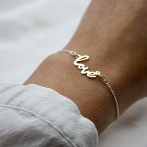 Armband LOVE- Silbernes Armkettchen mit Love Schrift, Love Armband, Schriftzug Love, Letter Kette, Liebe,  Geschenkidee