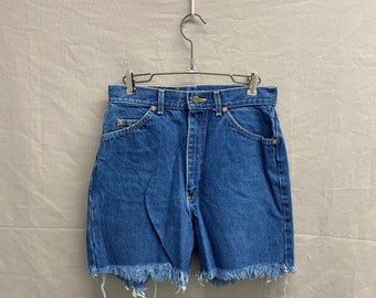 27" Waist / 1970s Lee Denim Dark Wash Pocketless Cut Off Frayed Denim Shorts