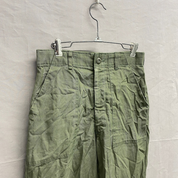 26 x 31 / 1970s OG-507 US Military Utility Baker Pants Vietnam Era Olive Green Repaired Darned Polyester/Cotton