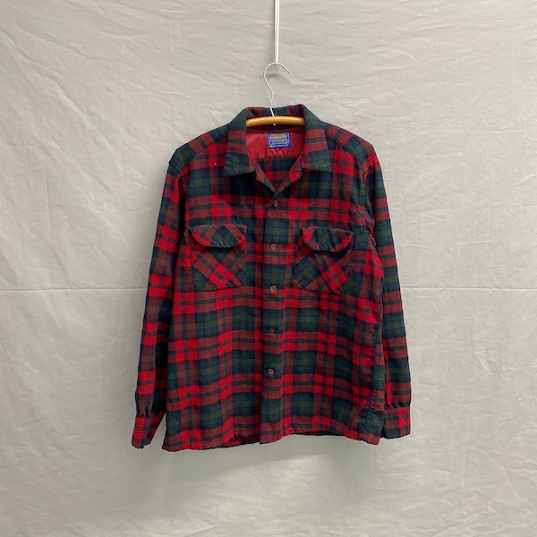 Large / 1970s Pendleton Loop Collar Board Shirt Button Up Plaid Red/Green Vintage Shirt