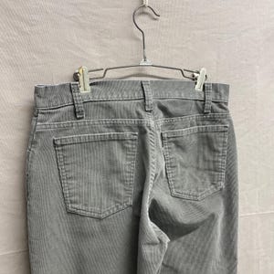 33 x 32 / 1980s Levi&#39;s 519 Grey Straight Leg Corduroy Pants USA Made