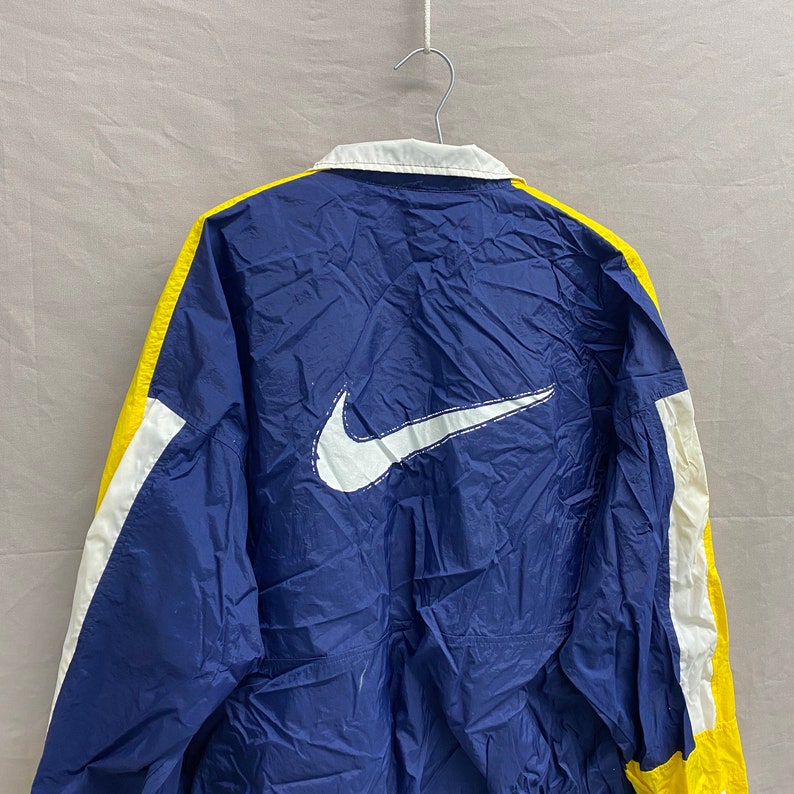 X-Large / 1990s Nike Michigan U Colorway Navy Blue/Yellow Full Zip Nylon Big Swoosh Windbreaker Track Jacket bild 4