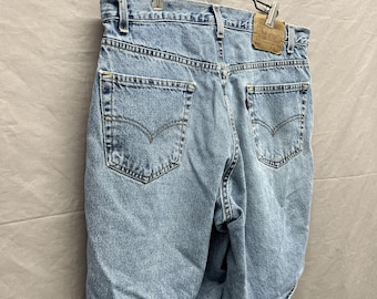 34" Waist / 1990s Levi's 560 Light Wash Baggy Denim Jeans