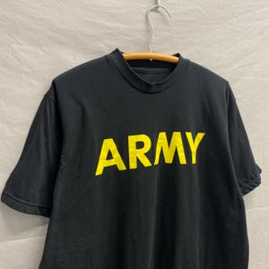Large / Vintage US Army Physical Fitness Black Polyester T Shirt