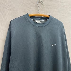 X-Large / Y2K Vintage Nike Grey Polyester Waffle Knit Long Sleeved Shirt
