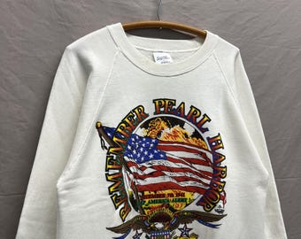 Large / 1991 Remember Pearl Harbor 50th USA White Crewneck Sweatshirt USA Made