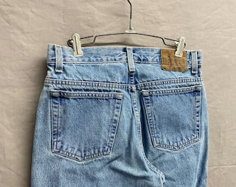 28 x 30 / 1990s Brittania Light Wash Mid Rise Womens Distressed Jeans