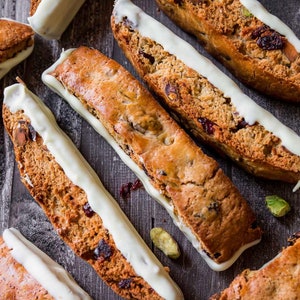 Biscotti des fêtes bio Keto Biscotti au chocolat et aux amandes à faible teneur en glucides Biscotti aux canneberges et aux pistaches sans sucre Diabétique Sans gluten image 4