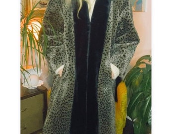 Vintage 1980s Faux Fur Cheetah Winter Coat in Charcoal and Black - Union Made in Canada - Shoulder Padding - Hollywood Regency - Size Medium