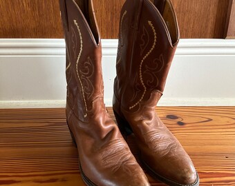 Justin Women’s Leather Western Cowboy Boots in Cognac Brown • Style 4936 • Black Stacked Heel • Pointed Toe • Made in Mexico • Size 8B