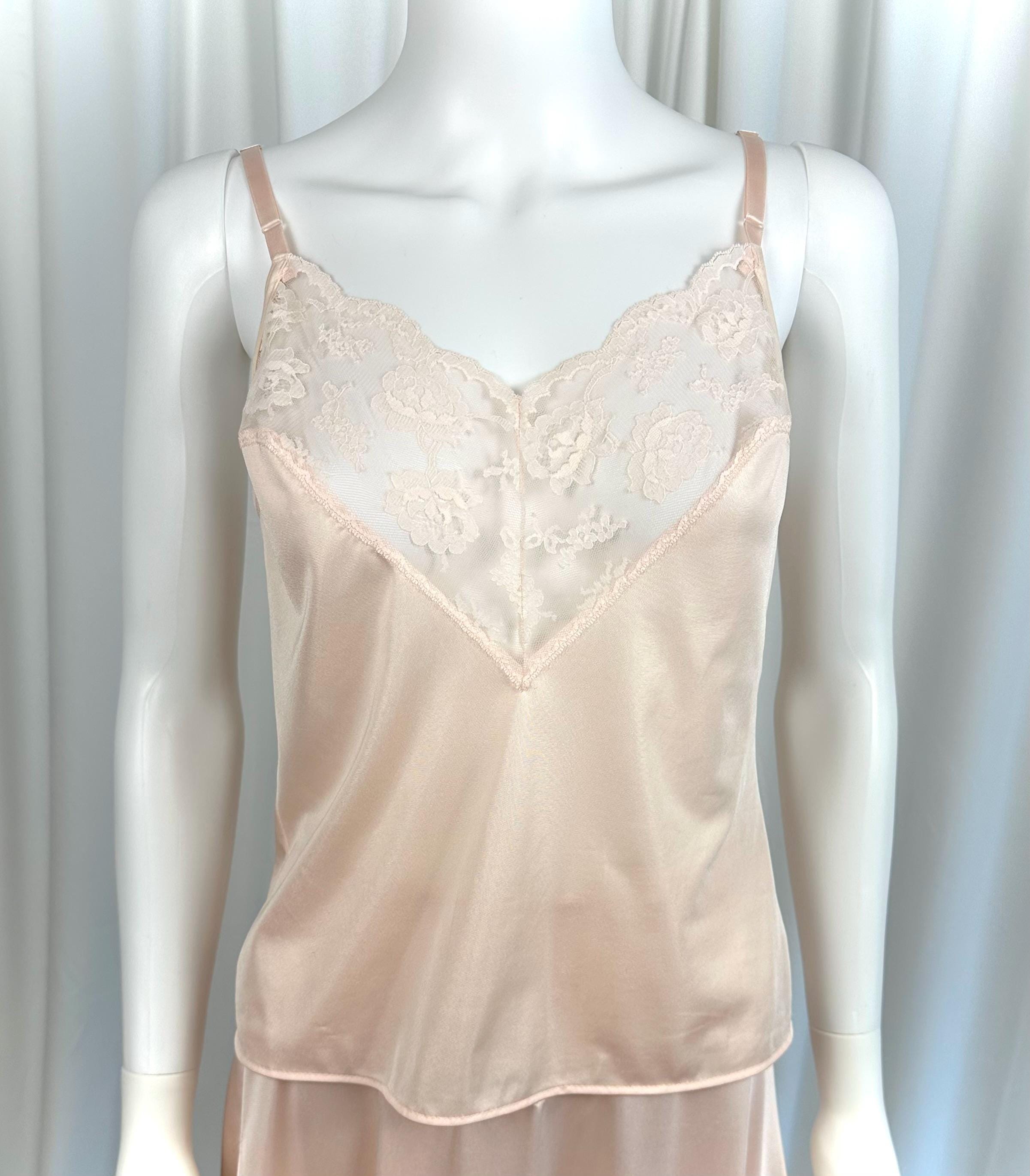 Vintage 1960's Henson Kickernick Thick Floral Lace Detail
