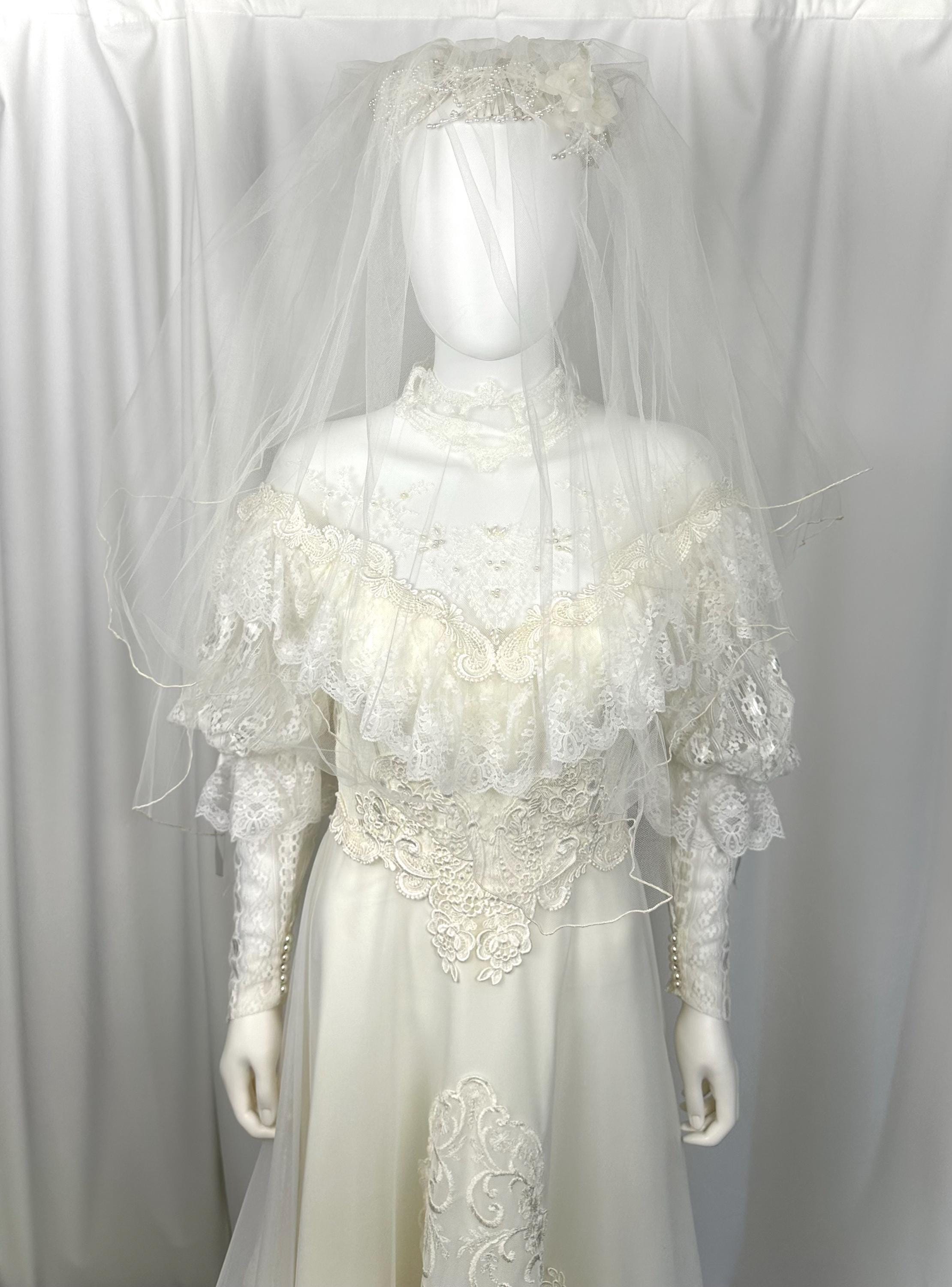 Vintage Alfred Angelo Lace Wedding Dress * Ruffle Trim, Puffy Sleeves, Small