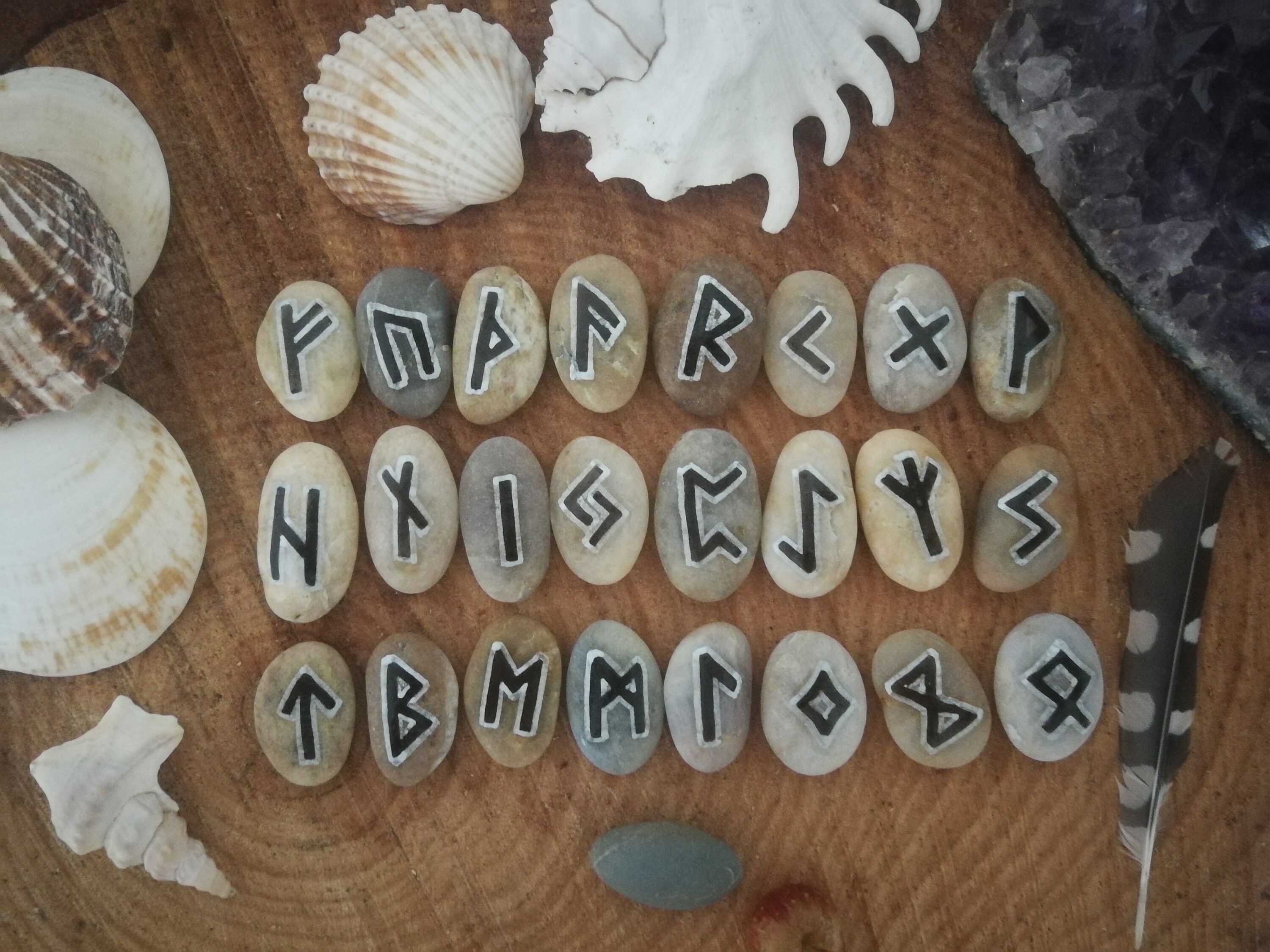 Runes Divinatoires Futhark en Pierres Naturelles