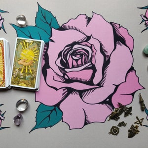 Bloemenkaartmat - dikke tarotmat met rozenpatroon - speelmat voor kaarten, charmes, waarzegstenen, runen