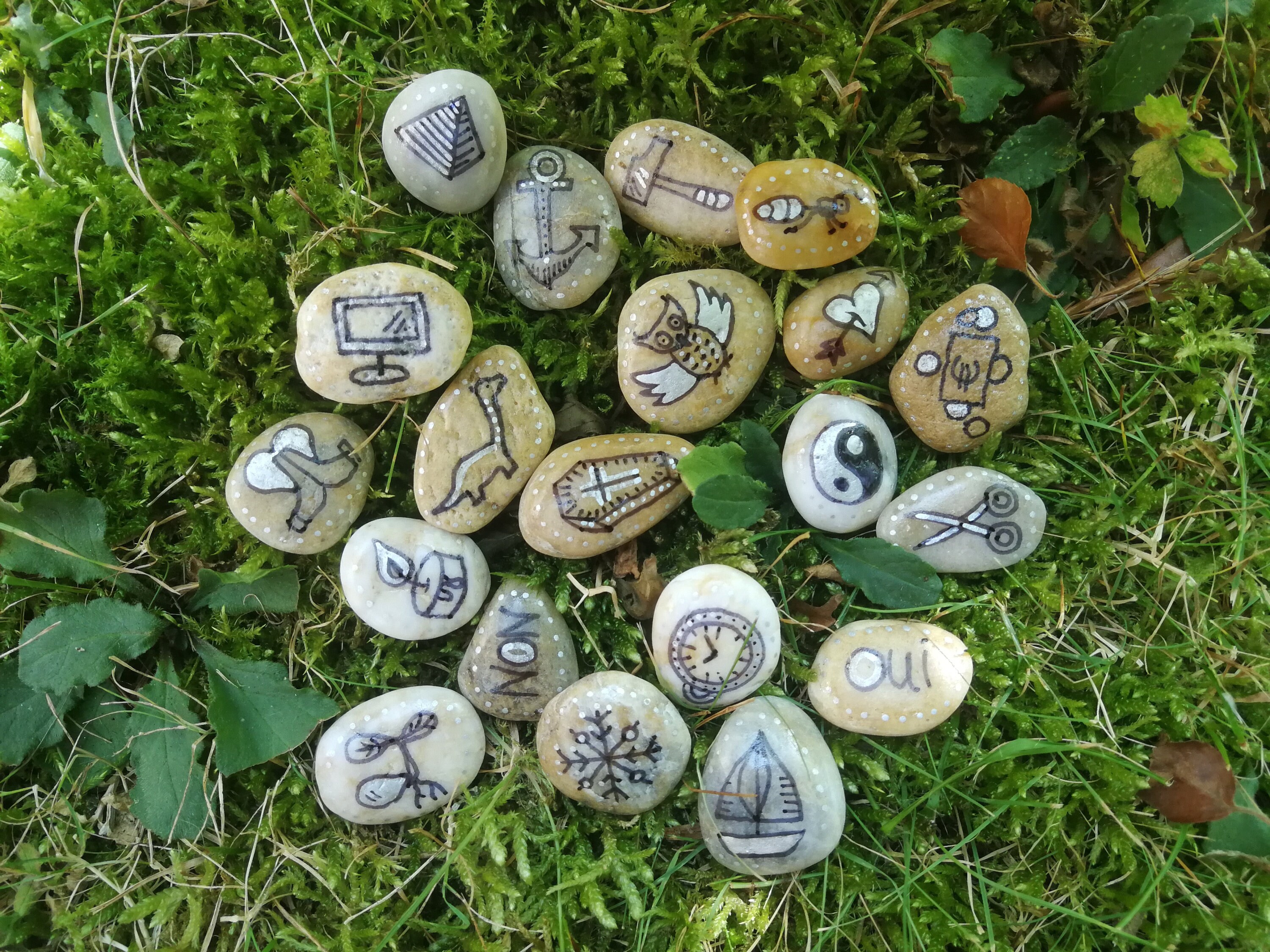 Pierres Divinatoires Set 4 - Charms en Pierre Naturelle