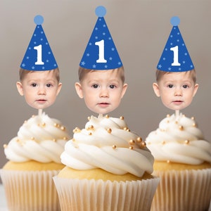 Topper per cupcake con cappello da festa con foto del viso personalizzato per le foto del primo compleanno importante, decorazione per cupcake con cappello da festa con viso su bastoncino personalizzato