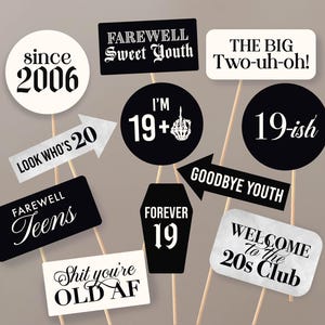 Rekwizyt do zdjęć z okazji 20. urodzin w fotobudce RIP z motywem lat nastoletnich Rekwizyt do zdjęć z okazji 20. urodzin w fotobudce RIP z motywem lat młodzieżowych Pożegnanie z moim nastoletnim rokiem, trumna