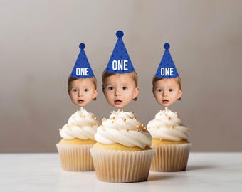 カスタマイズされた顔写真パーティーハットカップケーキトッパー、最初のマイルストーン誕生日写真パーティーハットカップケーキデコレーション顔スティックパーソナライズ