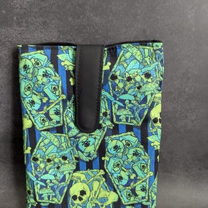Padded E-Reader Sleeve: Poison garden, Bookish, fantasy, horror, dark romance
