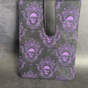 Padded E-Reader Sleeve: Bookish, fantasy, horror, dark romance, purple, skulls