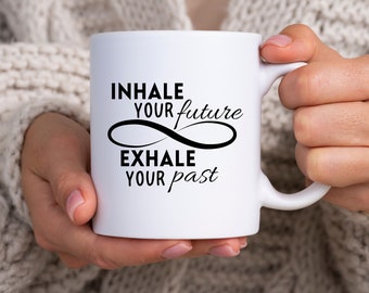 Tasse Inhale the future | Kaffeetasse Teetasse | Yogatasse Becher | Yoga Geschenk zum Geburtstag | Weihnachtsgeschenk I Tasse matt