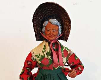 Santon de Provence: &#39;lavender woman&#39; - Terracotta - France - 1950-1959