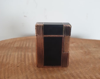 S.T. Dupont Paris lighter - Gold plated metal, black lacquer - France - 1960-1969