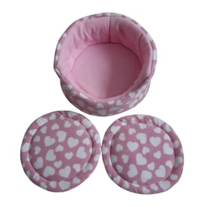 Large cosy nest with two removable pads for guinea pigs