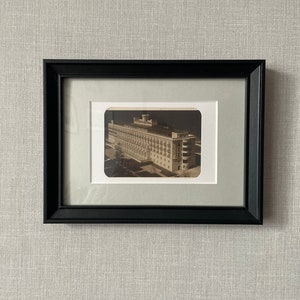 Cadre avec une carte postale ancienne vintage ville métropole ville urbaine sanatorium plage mer spa