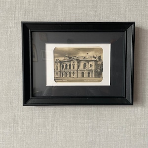 Cadre avec une carte postale ancienne vintage ville métropole ville urbaine théâtre opéra balete art bâtiment art nuvou, classicisme