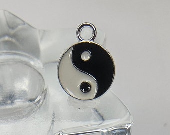 Yin and Yang Charm, Dangle Charm, Yin Yang Charm, Symbol of Harmony and Balance / Black and White-12*16mm  1, 5, 10, 20 pc lots