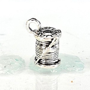 20pc lots Spool of Thread Charm, Seamstress Charm, Quilter Charm, Crafter Charm-Silver Tone-Zinc Alloy 14x7mm 1,