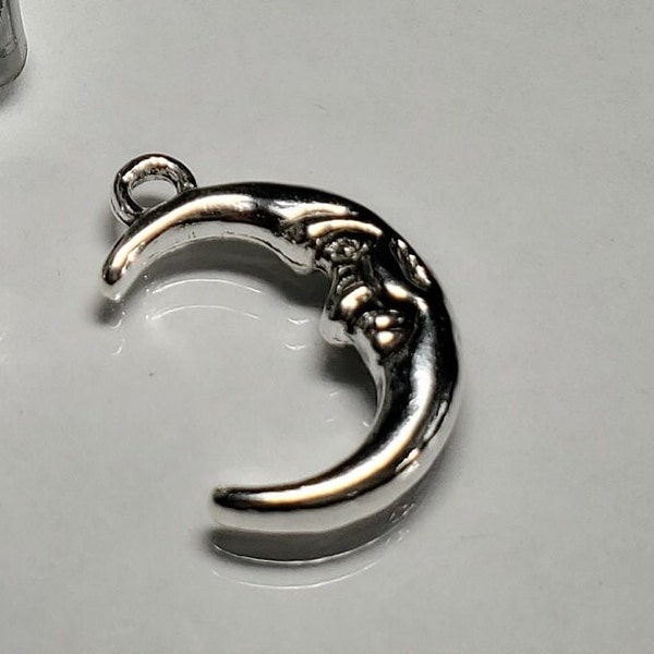 Quarter Moon, Man in the Moon Charm, Face on Moon, Charms/Pendants Zinc Alloy-  21x15mm  1, 5, 10, 20 pc lots