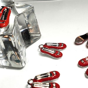 BULK 20 pc lots  Ruby Red Slippers - Shoe Charm, Red Enamel  Zinc Alloy  19x14mm