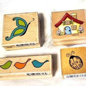 Timbri in gomma a tema fauna selvatica/cottage, farfalla 2"x2", cottage/casa 2"x2", tre uccelli 1"x3", coccinella 1 1/4"x 1 1/4", tutti nuovi