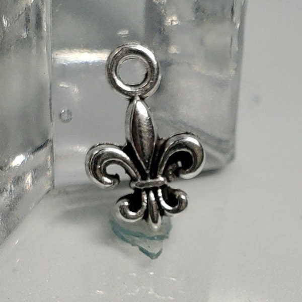 5 Pc Lot Petite Fleur-De-Lis Charm / Flower-De-Luce Dangle Spacer Design on Silver Tone - Duel Sided  Charms / Pendants  Charm  -  14x9mm