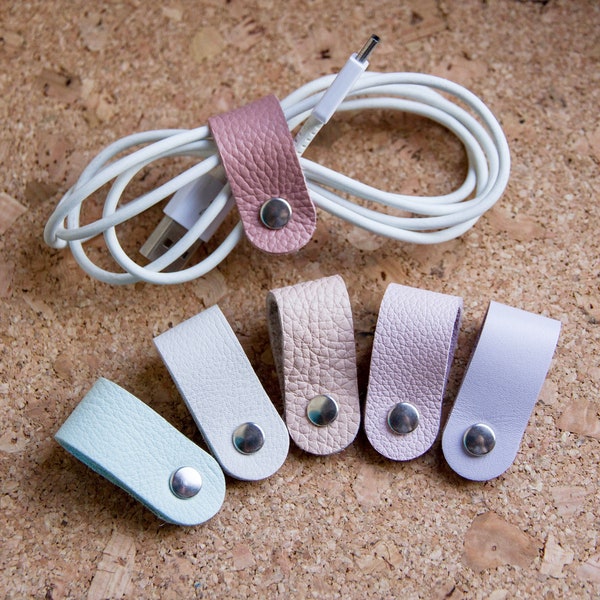 Range câble porte écouteurs porte cordon en cuir upcyclé couleurs pastels fait main artisanal