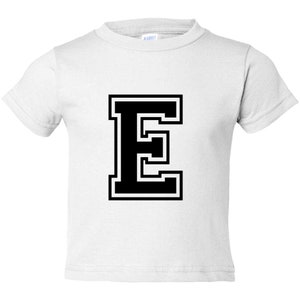 Camisetas infantis personalizadas com letras do time do colégio