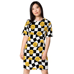 Smile T-shirt Dress  - Aesthetic 90&#39;s Smiley Face Dress | Retro Vintage Oversized Shirt Trendy Y2K Trendy VSCO Preppy Tumblr Clothes
