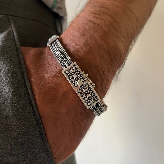 The Benefits of Wearing a Silver Bracelet for Men | Silveradda