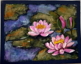 Rosa Seerosen am Teich — Original Pastellgemälde, 12 × 15 cm