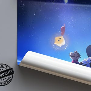 Puede incluir: Impresi&oacute;n art&iacute;stica digital que representa un cielo estrellado con un personaje en forma de estrella brillante y un personaje de dibujos animados. La impresi&oacute;n tiene una combinaci&oacute;n de colores azul y blanco, con un sello de alta calidad en la esquina inferior izquierda.