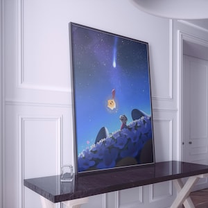 Puede incluir: Impresi&oacute;n art&iacute;stica enmarcada que presenta una escena celestial con una estrella fugaz y dos figuras. La obra de arte utiliza una paleta de colores azul y morado. Una persona est&aacute; de pie sobre una colina de flores azules.