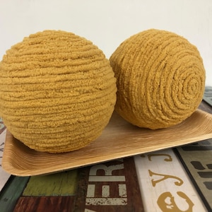 Cream and Tan Yarn Ball Ornament – Scraps