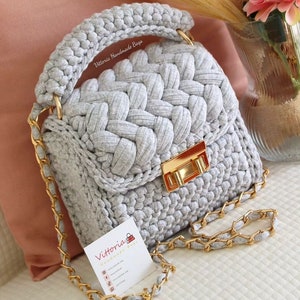 Borsa uncinetto gift for woman crochet bag bolso punto puff borsa fettuccia marshmellow bag bolso crochet idea regalo donna tshirt yarn bag immagine 1