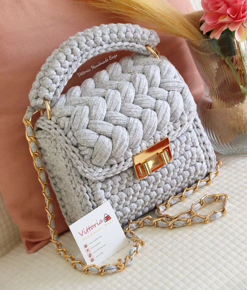 Borsa uncinetto gift for woman crochet bag bolso punto puff borsa fettuccia marshmellow bag bolso crochet idea regalo donna tshirt yarn bag immagine 1