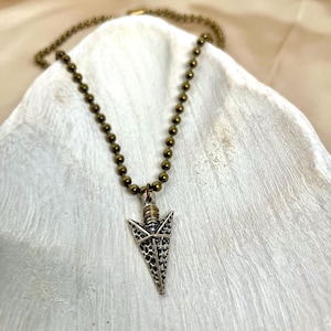 Men&#39;s Antique Silver Arrowhead Necklace: Warrior Strength Protection
